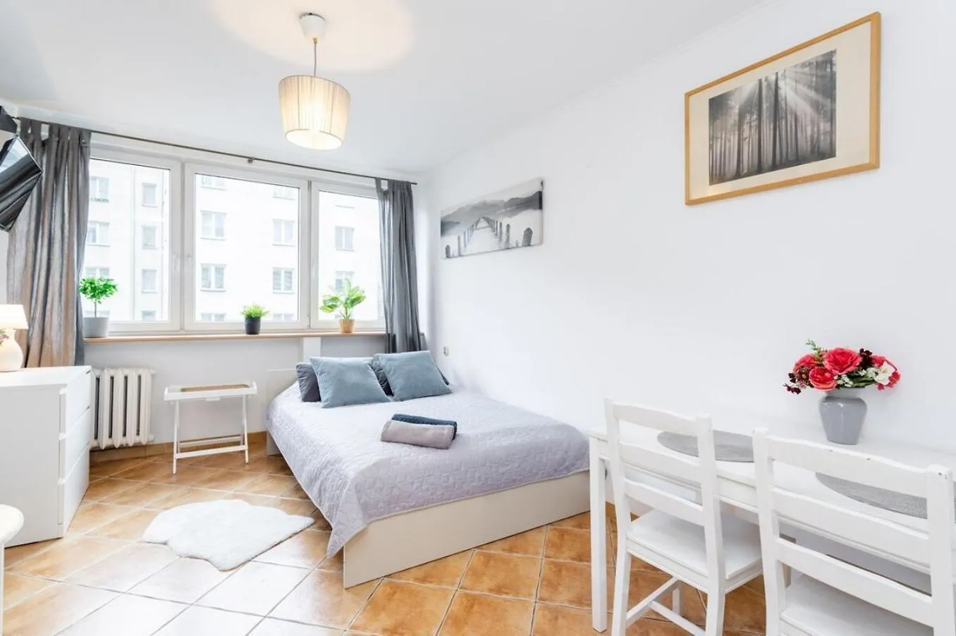 Cinnamon Apartment Metro Swietokrzyska Warsaw