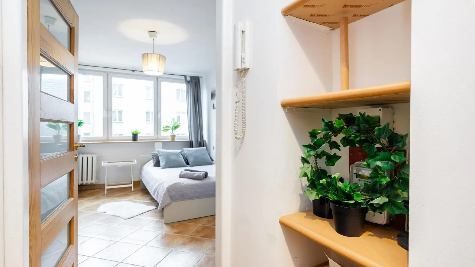 Cinnamon Apartment Metro Swietokrzyska Warsaw