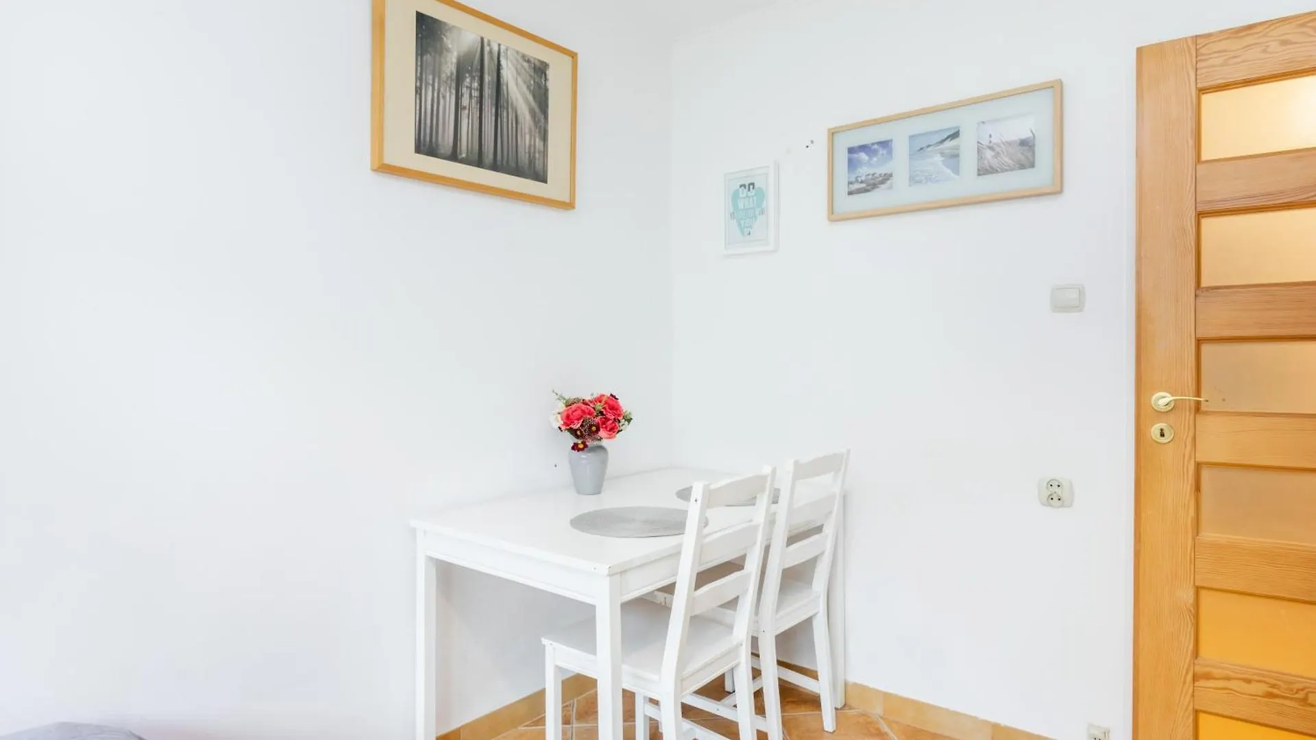 Cinnamon Apartment Metro Swietokrzyska Warsaw Poland