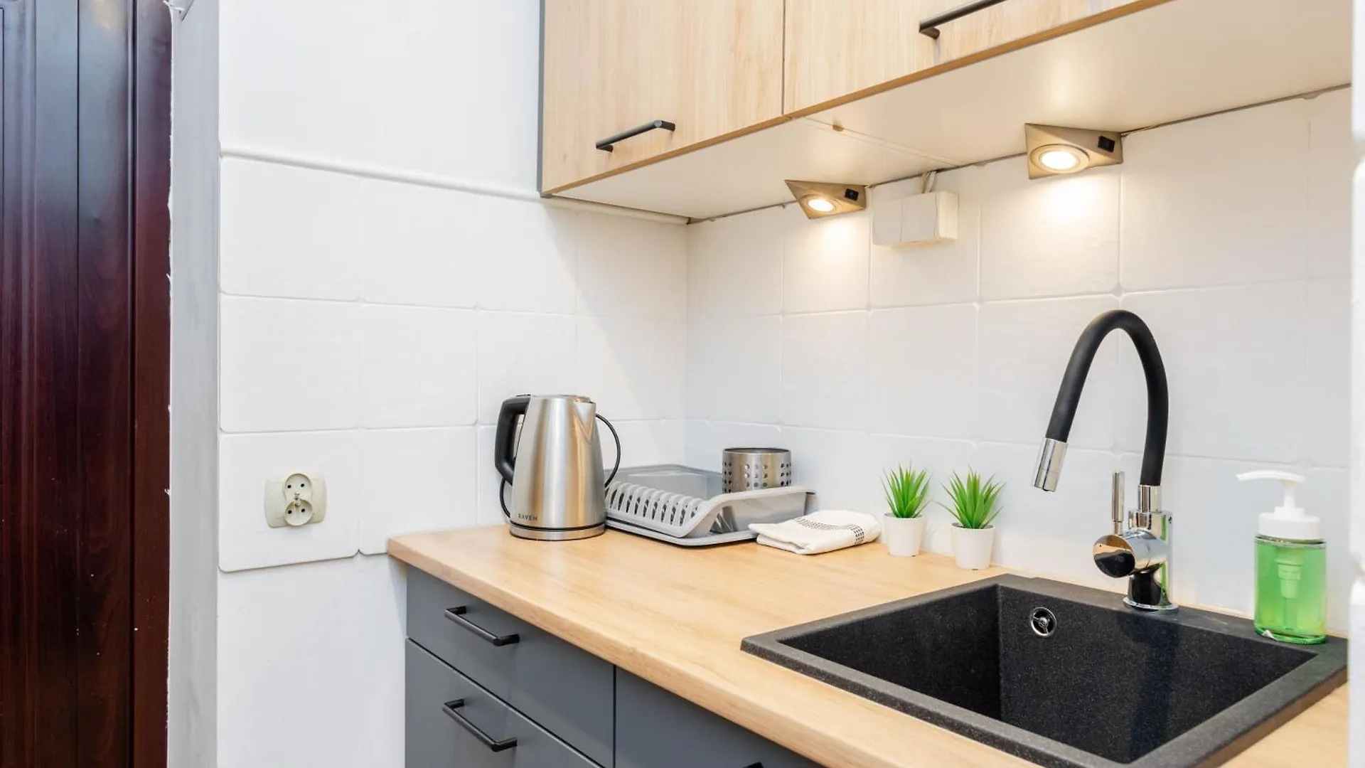 Cinnamon Apartment Metro Swietokrzyska Varsovie