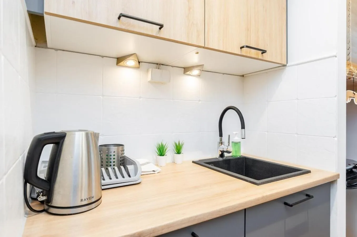 Cinnamon Apartment Metro Swietokrzyska Warsaw Poland
