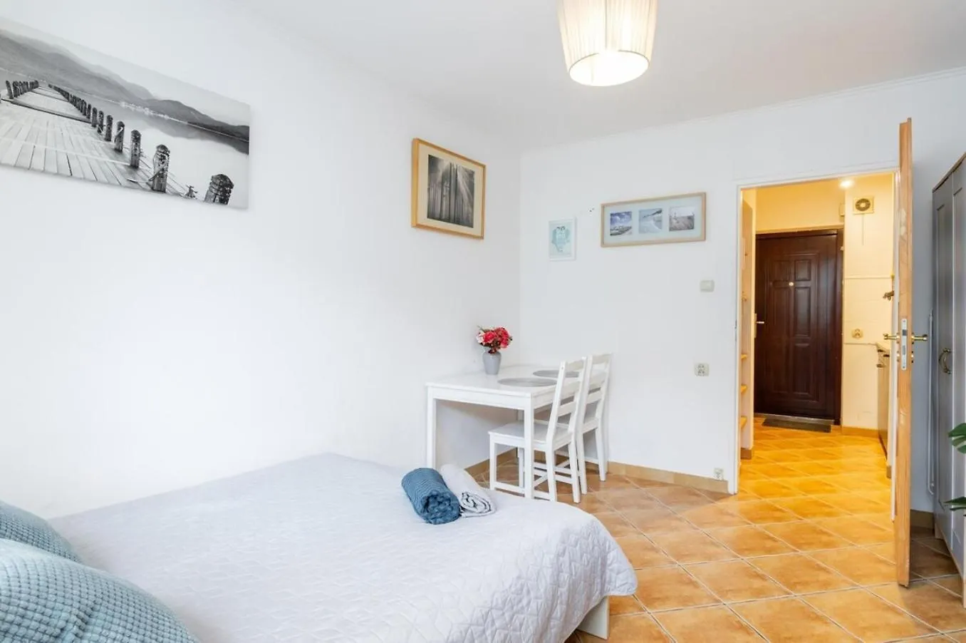 Cinnamon Apartment Metro Swietokrzyska Warsaw
