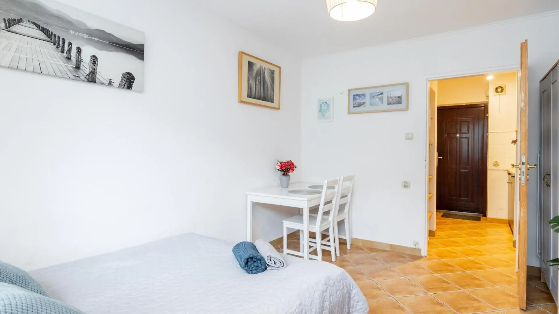 Cinnamon Apartment Metro Swietokrzyska Warsaw